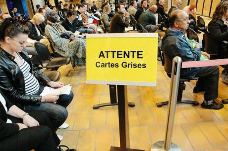 Photo d'une salle d'attente Cartes Grises en préfécture